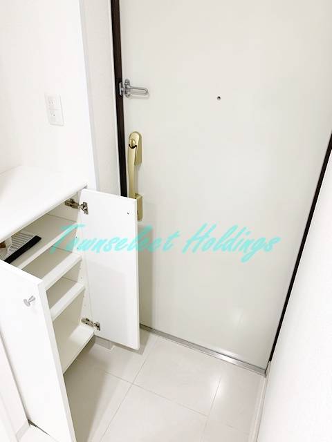 新八ビル3号館の玄関
